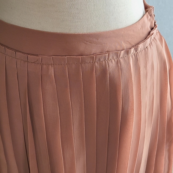 New Lauren Conrad skirt🌷 - Picture 4 of 8